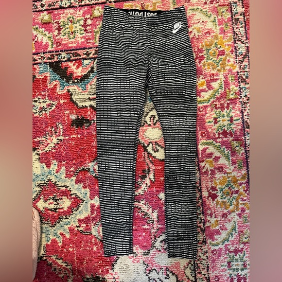 Nike Pants - ⭐️Nike Running leggings⭐️